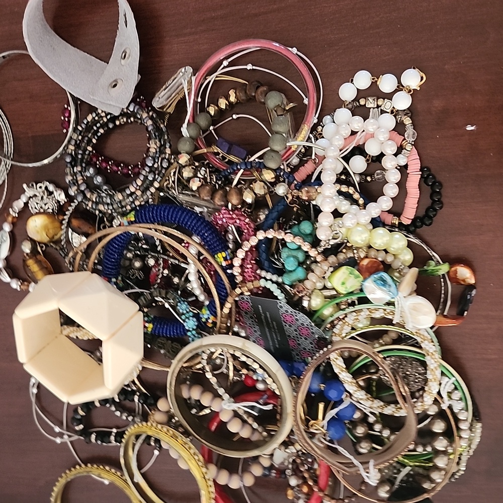 A lot bracelets 81 total
